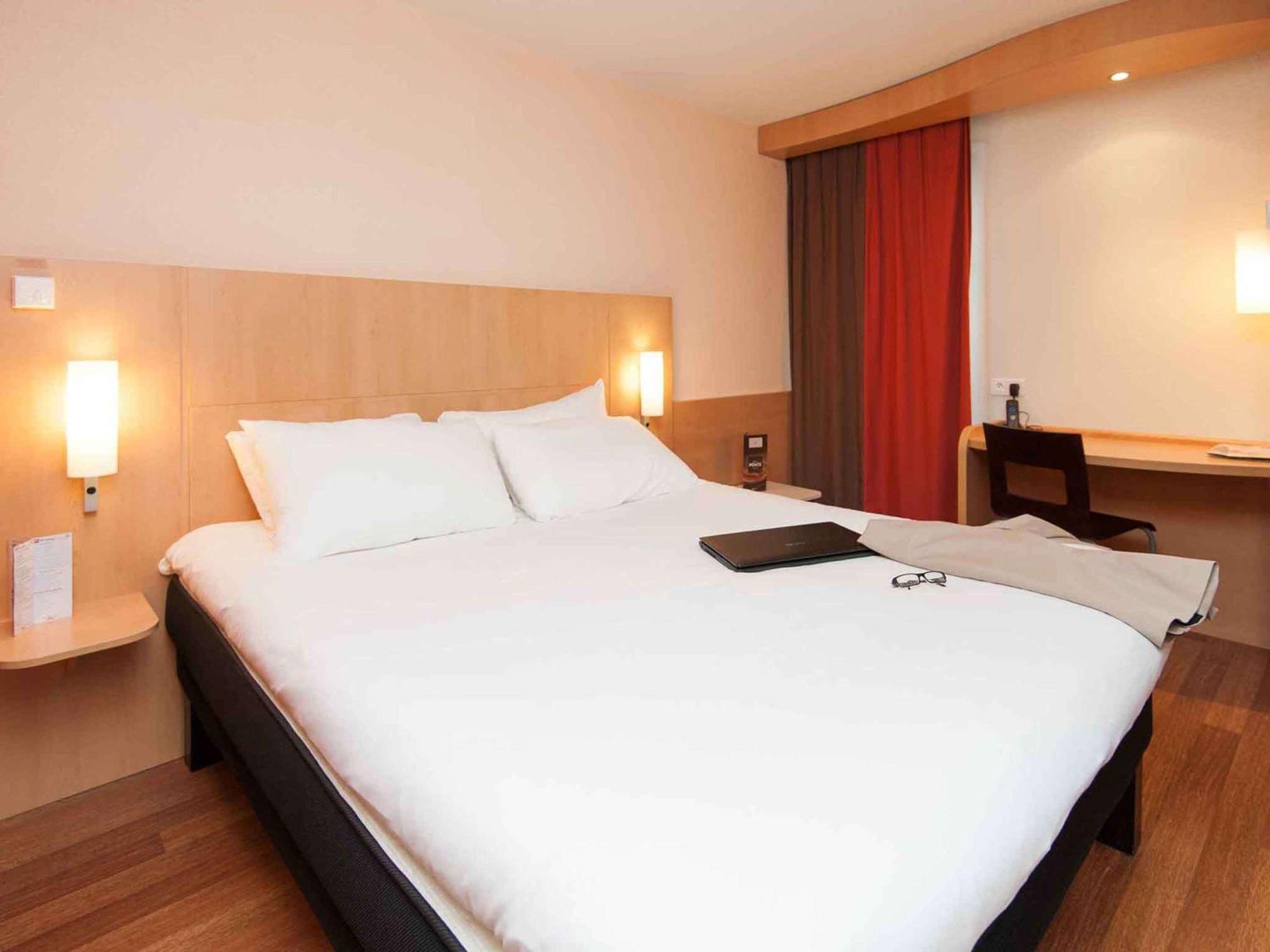 Ibis Avallon Magny  Екстер'єр фото