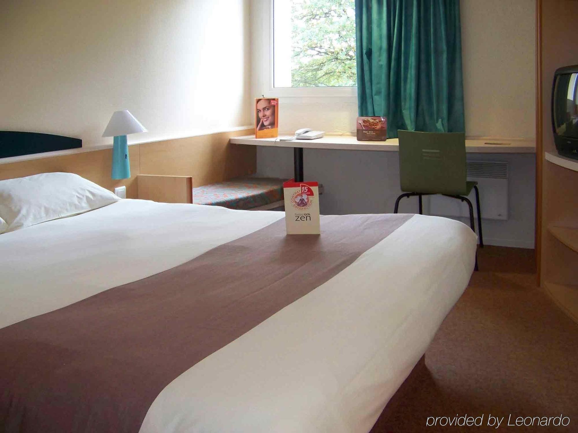 Ibis Avallon Magny  Екстер'єр фото