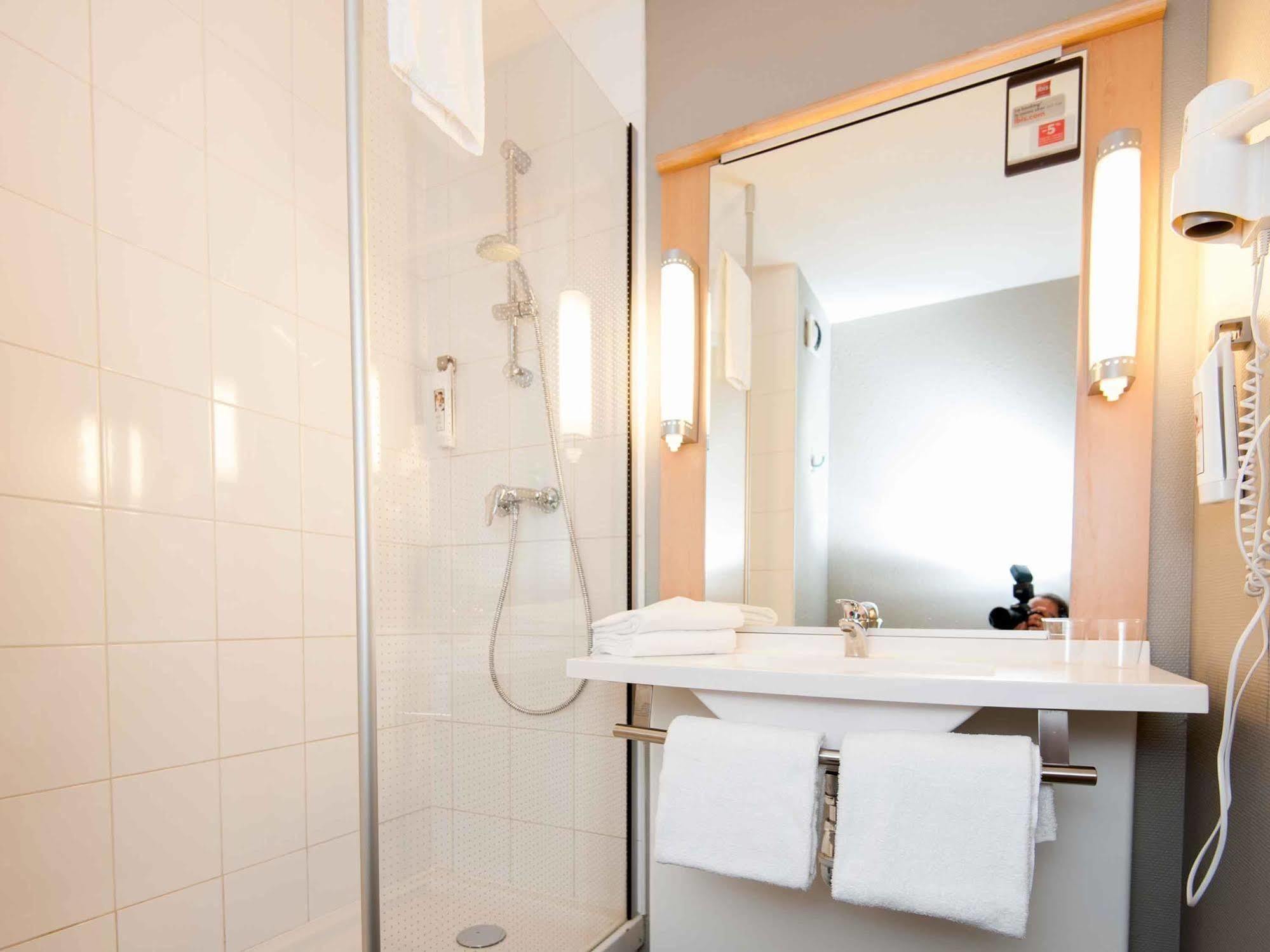 Ibis Avallon Magny  Екстер'єр фото